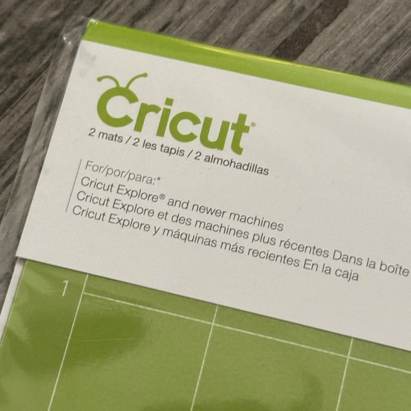 Cricut Bundle 2 Items Grab Bag Lot- Standard Grip Mat & Smart Paper Black Negro - Picture 4 of 5